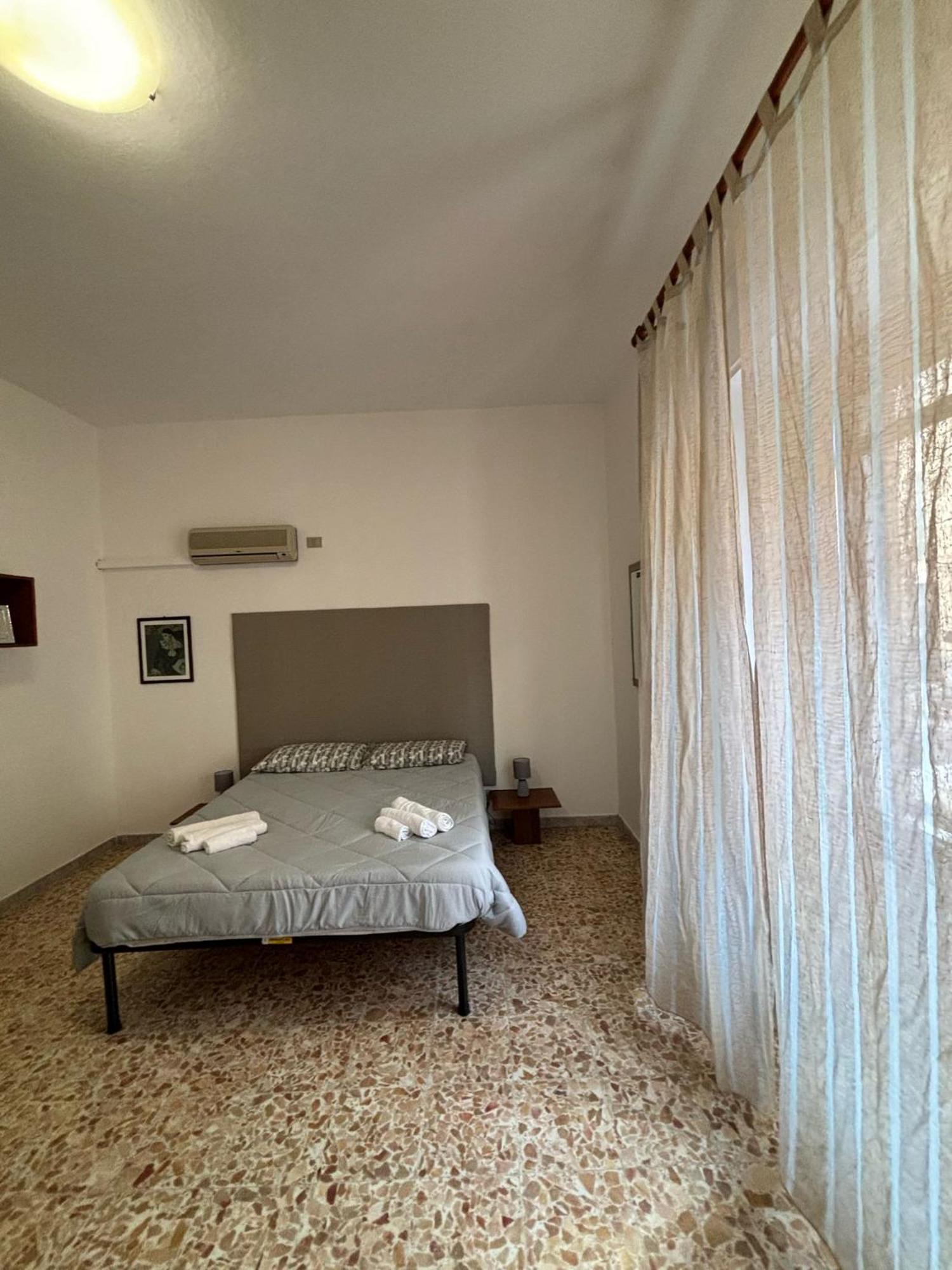 Pm 41 Via Ennio Porrino Guest House Alghero Esterno foto