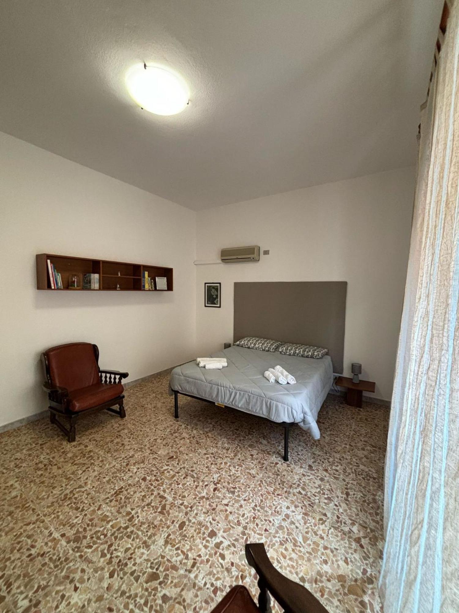 Pm 41 Via Ennio Porrino Guest House Alghero Esterno foto